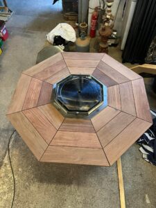 Mange debout octogonale avec une plancha sur mesure